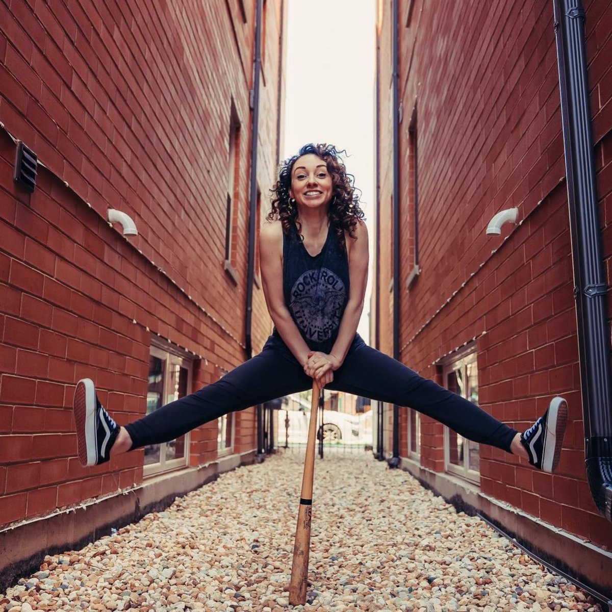 launch_showcase's tweet photo. Get ready! 🎶 

#Repost Launch Showcase Alumni @rachellatimersinger
・・・
Taken on the set of my MUSIC VIDEO! What’s life? #newmusic #anotherday #musicvideo #releasesoon https://t.co/z6Egg6d6sf