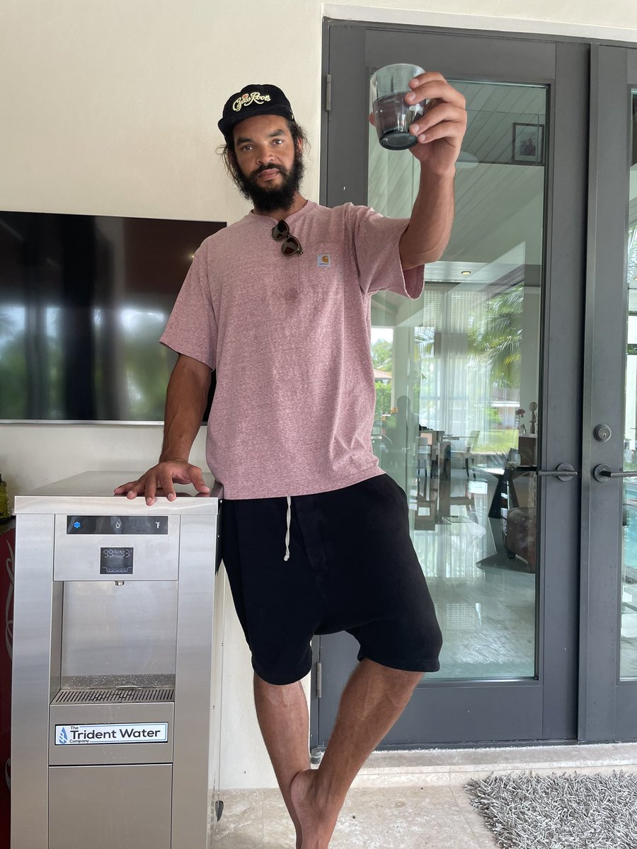 Shoutout to @twcflorida for the delivery of my water machine that takes HUMIDITY from the AIR and purifies it to DRINKING WATER! Thanks for the delivery! Stay Tuned. Shoutout my brother @hollywoodab3. Looking forward to doing projects together.