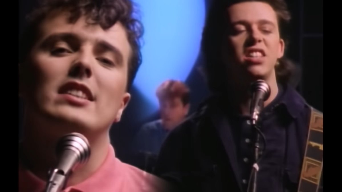 MTVFans4's tweet photo. #VideoInfo
Tears For Fears
"Everybody Wants To Rule The World"
Songs For The Big Chair
Roland Orzabal, Ian Stanley, Chris Hughes
℗ Phonogram, Mercury, Vertigo, 1985
Dirección: Nigel Dick
#TearsForFears #80s #MTVLA https://t.co/l1zOZSyy6F