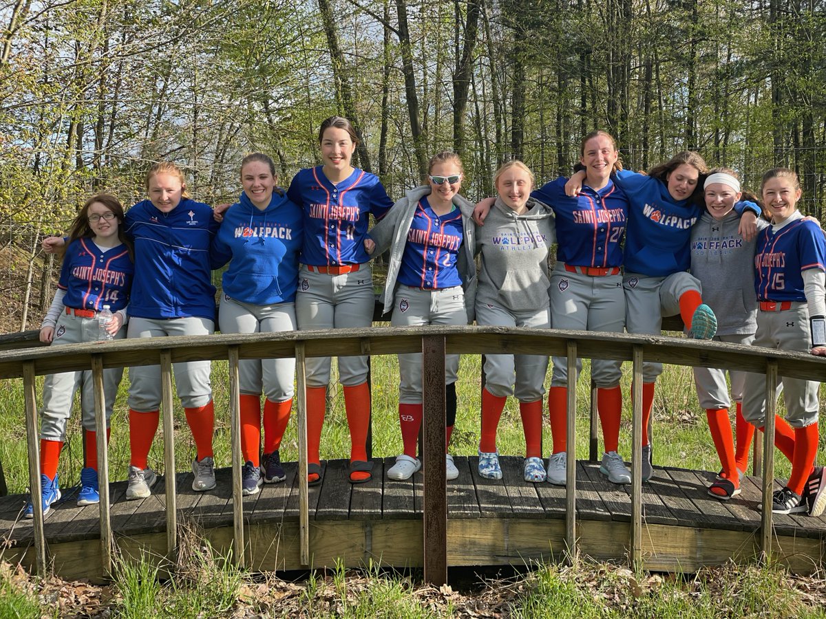 goSJCAsports's tweet photo. Congrats to these young ladies and coaches for starting a softball legacy! This team never gave up and supported each other throughout! Lizzie ended the season in style, with a blast! #WolfPackSoftball #ProudofYou #BuildingAFoundation #HitHardRunFastTurnLeft #GoWolfPack! https://t.co/kjG0p7lddu