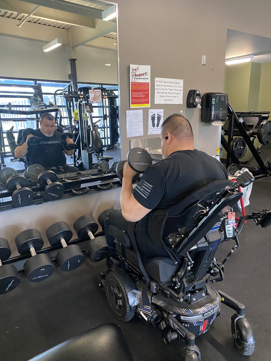 HouPDwifeSheri's tweet photo. Exciting day @houstonpolice S Gessner command. Had meeting over HPD District J Patrol, & found this hero back in the saddle. Proving you can’t keep a good hero down! Just love this man! #TeamCortez #RelentlessRonnyStrong #WhateverItTakes @HoustonTX @SylvesterTurner https://t.co/NgGtd4JcyG