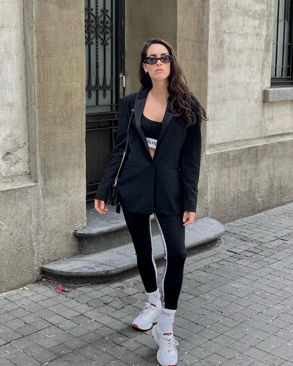 LaMurielHe's tweet photo. Me chulearon el viernes pasado este outfit y pues... gimme some 💕
.
.
.
.
.
.
📸 @daveh00d #instafriend #streetstyle #fashionstyle #sportyoutfit #instafashion #streetwear #sneakersallday #blazeroutfit #MexicoCity #RomaNorte https://t.co/TZhxfws4ii