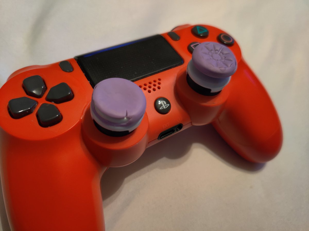 Stanky_Toes's tweet photo. @KontrolFreek mines getting a little worn down I'ma need to get some more soon these have just a few games left sadly! 😅 https://t.co/B5mkRSwnsV