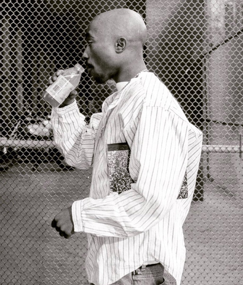 allinhiphop's tweet photo. Tupac https://t.co/3l2ikZJ7Jg