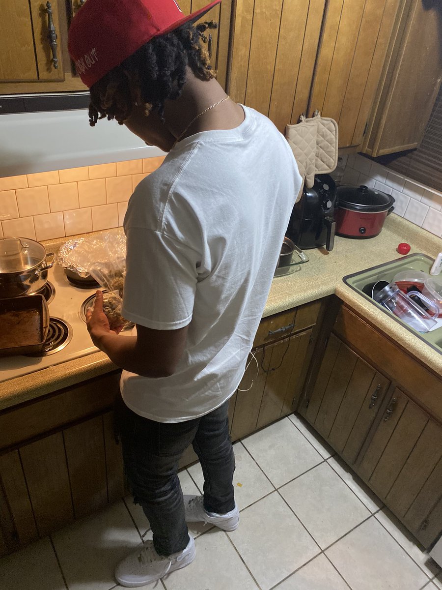 LowKeyCashOut_'s tweet image. Just hopped in the game 🎮ain’t need no scout🤷🏾‍♂️‼️