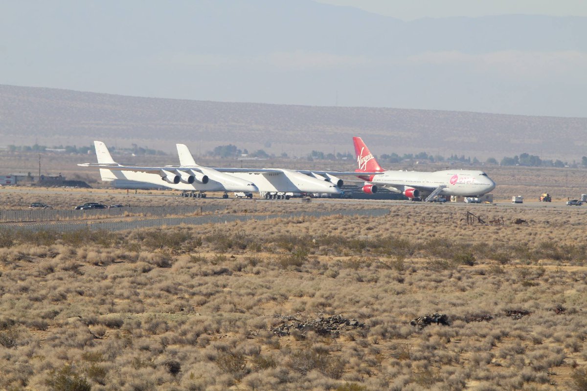 IamJonWells's tweet photo. Two large aircraft for rockets. https://t.co/kcEkQYpL8l