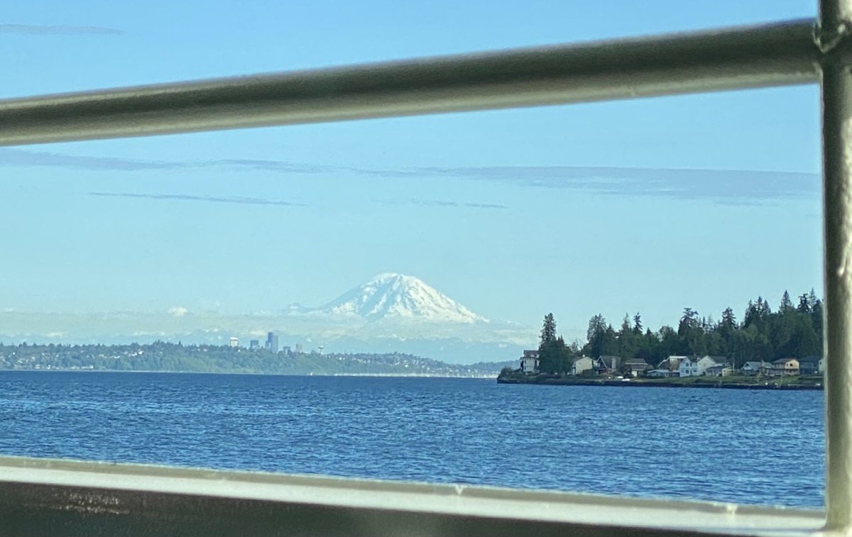 WxMatthew's tweet photo. It sure is a pleasant evening to catch a ride with ⁦⁦@wsferries⁩ from Kingston back over to Edmonds. Lots of blue sky and the mountain is indeed out. https://t.co/0VgAyCYIit