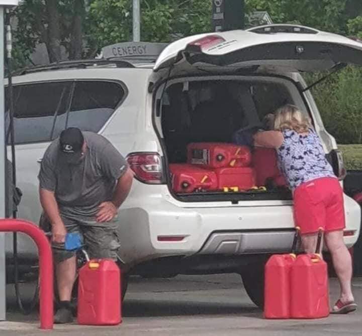 srivastavaankit's tweet image. How it                                    How it’s 
Started                                   Going 

#GasShortage2021 #gasoline #Pipelinehack