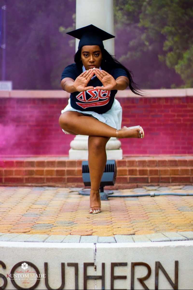 kahria_lenzie's tweet photo. Ain’t this what they been waiting for?

Cum Laude(3.65 GPA)✅
SGA President✅
Parker Business Scholar✅
Delta Sigma Pi✅
Delta Sigma Theta Sorority Inc.✅
GS Athletic Marketing✅

Georgia Southern you owe me nothing. #GSGrad21🦅

Photographer: @TrendinTopicK https://t.co/P3SPR6vsvz
