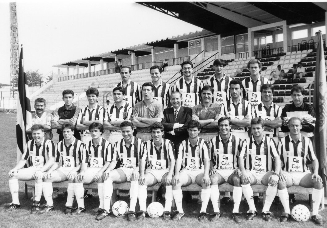 EsquadronB's tweet image. 1992 ➡️ 2021
Un mismo objetivo 🎯
El ascenso a Segunda División 🏆
Vamosss @CDBadajoz
#hablamosEnElVerde
#aupabada #cdb