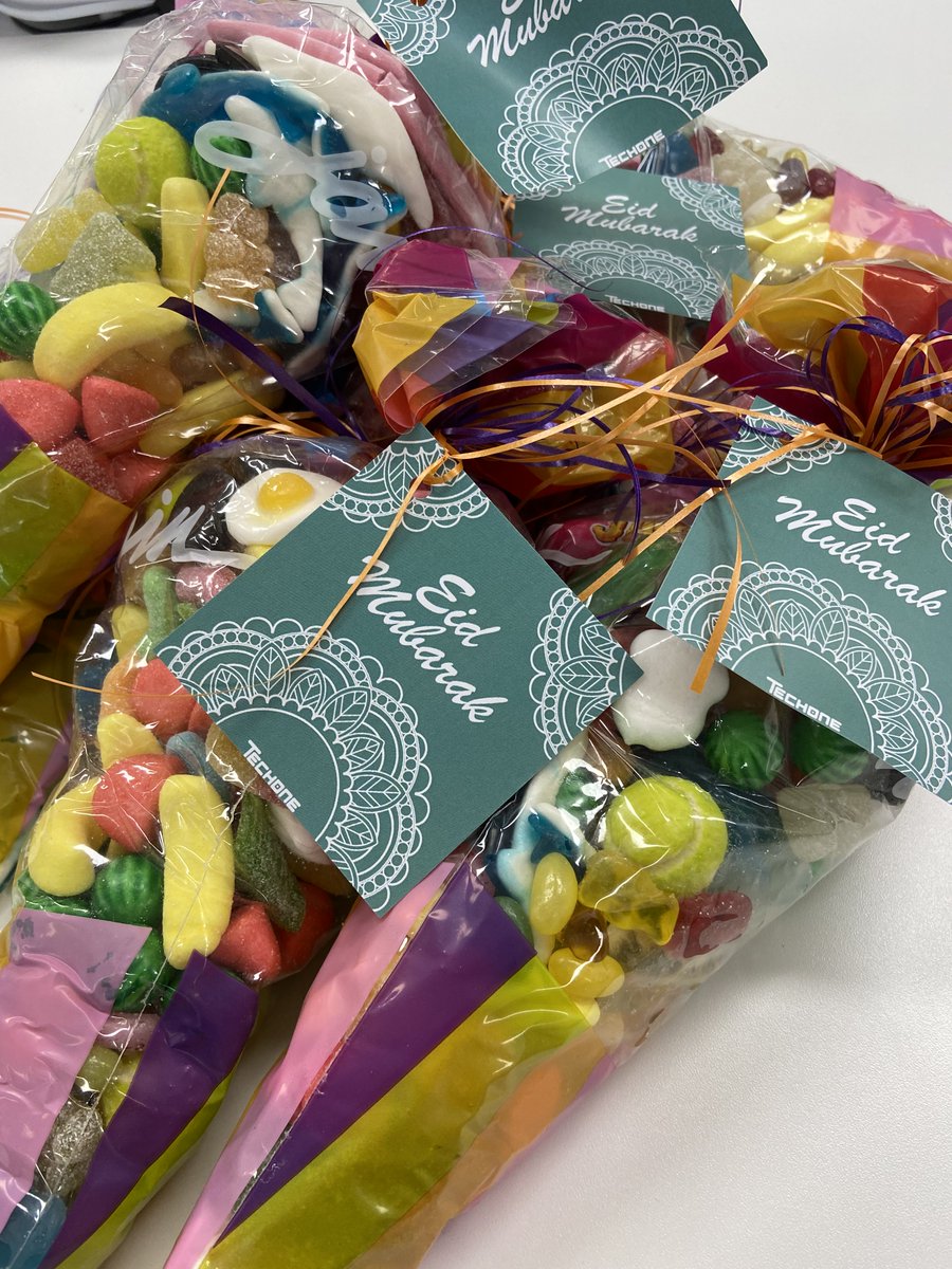🍬Alle medewerkers van Infopact hebben een zak met snoep mogen ontvangen vanwege het Suikerfeest 🍬

Infopact wenst iedereen een gezegend Suikerfeest! Eid Mubarak.