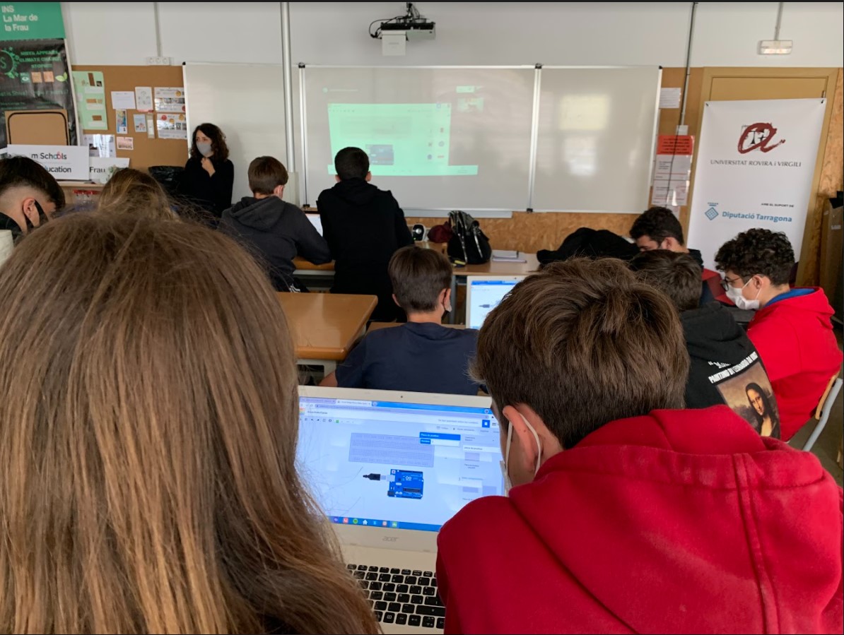 AliancaStem's tweet photo. 👏👏Felicitats a @ECesarAugust, @e3005595, @EscolaSaavedra, @IEDMangrane, Ins. La Mar de la Frau com a finalistes de la #CodeWeek @universitatURV @etseURV @Dipta_cat. Gràcies a tots els centres participants per la gran tasca realitzada. Ens veiem dilluns a la final!. #ActitudSTEM https://t.co/nwgmmgOL9E