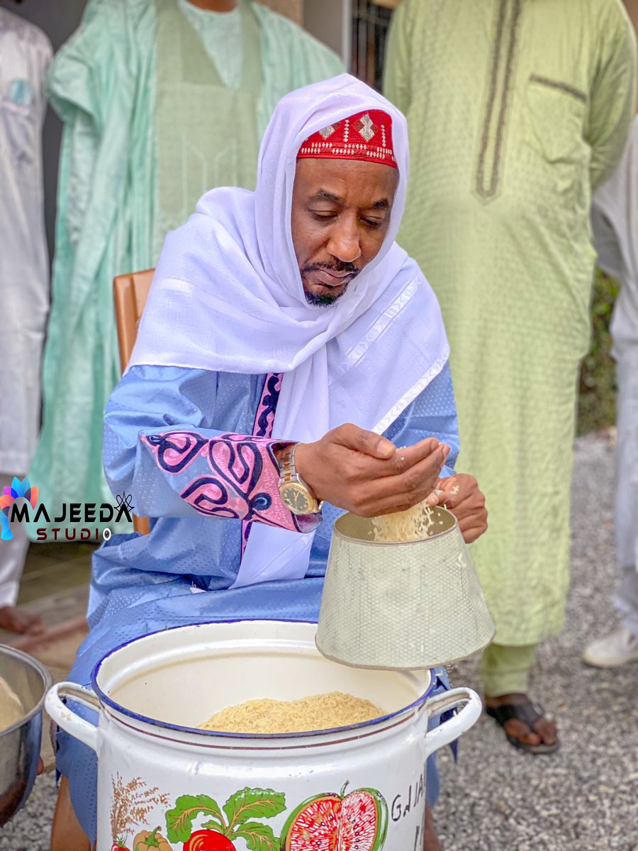 Majeeda_studio's tweet photo. Mai martaba Sarki Khalifa Muhammad Sanusi II kenan yayin da yake zakkar fidda Kai a safiyar Yau Alhamis 13th may 2021.
Allah ya taimaki sarki.
Pc majeeda Studio https://t.co/FFvX3ypquO