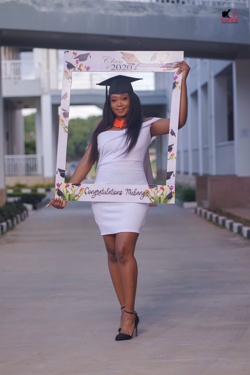 Mubzy_14's tweet photo. Bagged that degree!!! 🥳 👩🏽‍🎓  BSc. Actuarial Science ❤️. 

#Graduation2021 #ClassOf2020 #WomenInScience https://t.co/XUWXXQq7US