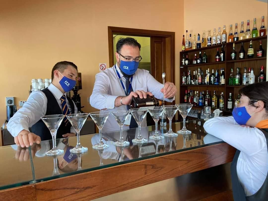 MaltaITS's tweet photo. 🍹It's cocktail o'clock at the ITS Gozo Campus 🍹

Come and spread your wings with us later on this year 🐤 

#ITSMalta #ITSGozo #ChooseITS #SpreadYourWings #LifeOnCampus #Cocktails https://t.co/4p2KBEfOjl