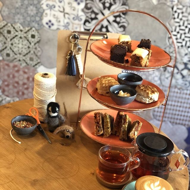 foodiependentHQ's tweet photo. 🎨👩‍🎨 ☕🍰 Did we hear... CRAFT-ternoon Tea? 😍 
Enjoy being creative whilst indulging in a delicious afternoon tea feast at Farahway Cafe 👉  https://t.co/FjQM0bSms3 - don't forget to mention you're a Foodiependent member to get 10% OFF! #bristol #bristolfoodie https://t.co/XWYcjRDXVb