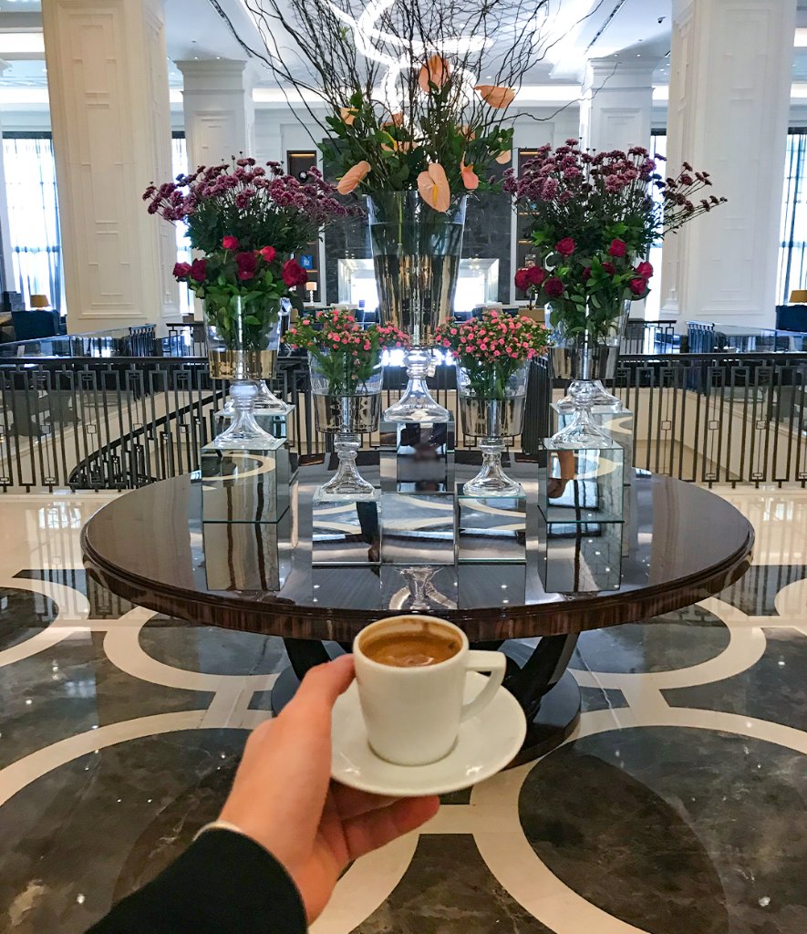 Bu bayramı da birbirimizden ayrı, evlerimizde geçiriyor olsak da, kalpten ve gönülden birlikte olup; gelecekteki nice bayramları, hep birlikte, sağlıkla ve mutlulukla geçirebilmeyi diliyoruz… 💙
Ramazan Bayramı’nız kutlu olsun. ✨
#hiltonistanbulbomonti #ramazanbayramı