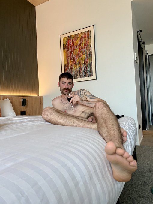 Hotel door is open....grab a glass and we&rsquo;ll just chat politics. Naked. https://t.co/GXISV9muMP