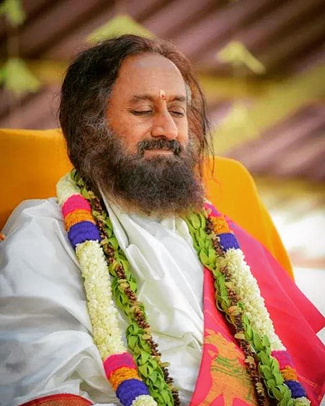 drpoonamgulia's tweet photo. “Our foremost Commitment in Life is to be with &amp; evolve in the Truth”
Gurudev @SriSri  

#ThankYouGurudev for Uplifting me in Knowledge.. Experience of Infinite..

With You (or your Presence) in life nothing seems Impossible. 

#13may #HappyBirthdayGurudev  
#HappyBirthdaySriSri https://t.co/IVuPswCOWW