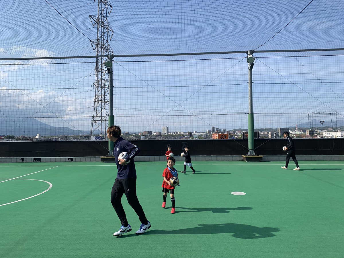 いわてグルージャ盛岡サッカースクール パルコタウンスクール 木曜日はパルコタウンスクール 今日は な なんと トップチームキャプテンの牟田雄祐選手が来てくれました いわてグルージャ盛岡 サッカースクール 盛岡市 パルコホーム