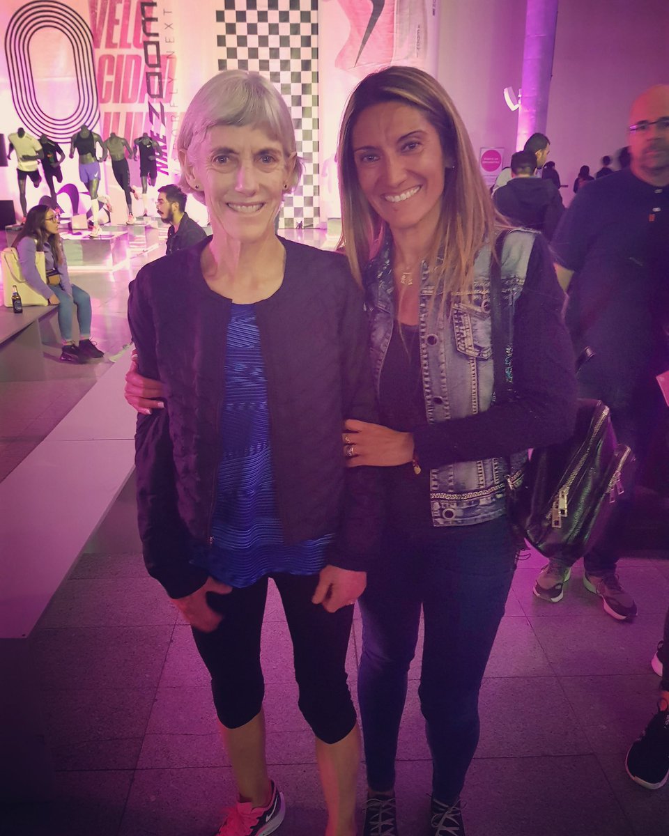 patynavarrof's tweet photo. @joanbenoitsamuelson una de las mujeres más importantes de carreras de larga distancia. Campeona Olímpica de 1984, ganadora de múltiples carreras, a los 50 años Batió el Récord Estadounidense en su categoría en 2:49:08.Sigue  batiendo Récord e inspira a incontables deportistas. https://t.co/GQxpYUNvCL