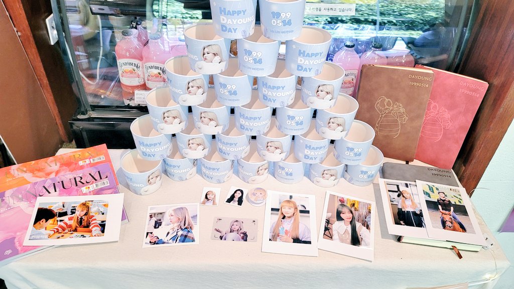CAFE_Earningss's tweet photo. ✔[기본특전]
=포토카드 + 아이디카드 + 엽서

✔[선착특전]
=그립톡💜

#우주소녀 #다영 #WJSN #DAYOUNG 
#생일광고 #fanclubad #CUPSLEEVENT #컵홀더이벤트 #KPOP #청담역카페 #카페대관 #생일광고 #Cupholderevent #생일카페 #강남카페 https://t.co/Dq86O4xGvo