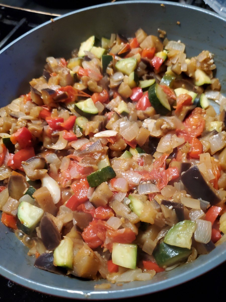 Today was session 2 of virtual cooking with a chef with <a href="/CommonThreadsUS/">Common Threads</a> and students made ratatouille! What I loved the most was some of the students kicked it up a notch and added pasta and chicken! I love seeing their cooking creativity! <a href="/SaucedoAcademy/">Maria Saucedo Scholastic Academy</a> #nutritionmatters