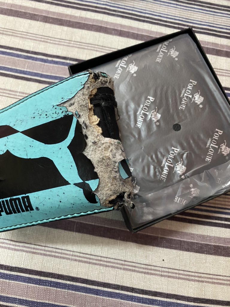 nmian02's tweet image. dah 7 thun begdompet ni dgn aku 
siapa macam aku😎✌🏻kita geng 
walaupun ade org bagi begdompet baru tapi aku rasa sayang nk tukar😢tpi harini ermm terpaksa lahh tukar😭😊#yanglamatetapsyg