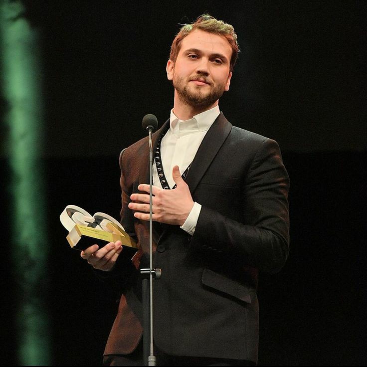 jadore_lamer's tweet image. Eu ainda não superei esse ator... Minha nossa senhora que atuação incrível

E q homem bonito meu jesus
#MilagrenaCela7