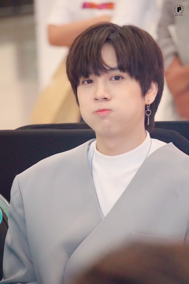 thanapon_place's tweet image. THanaPON ] 🐰 @T_Aiemkumchai 

ถึงจะไม่มีลักยิ้ม แต่ความจิ้มลิ้มไม่แพ้ใครนะ 😬🤣

#ภณคนคิวท์
#Superboy
#SuperboyProject
#thanapon_place
#Starhunterentertainment
#LipsBeautyAwardXSTH