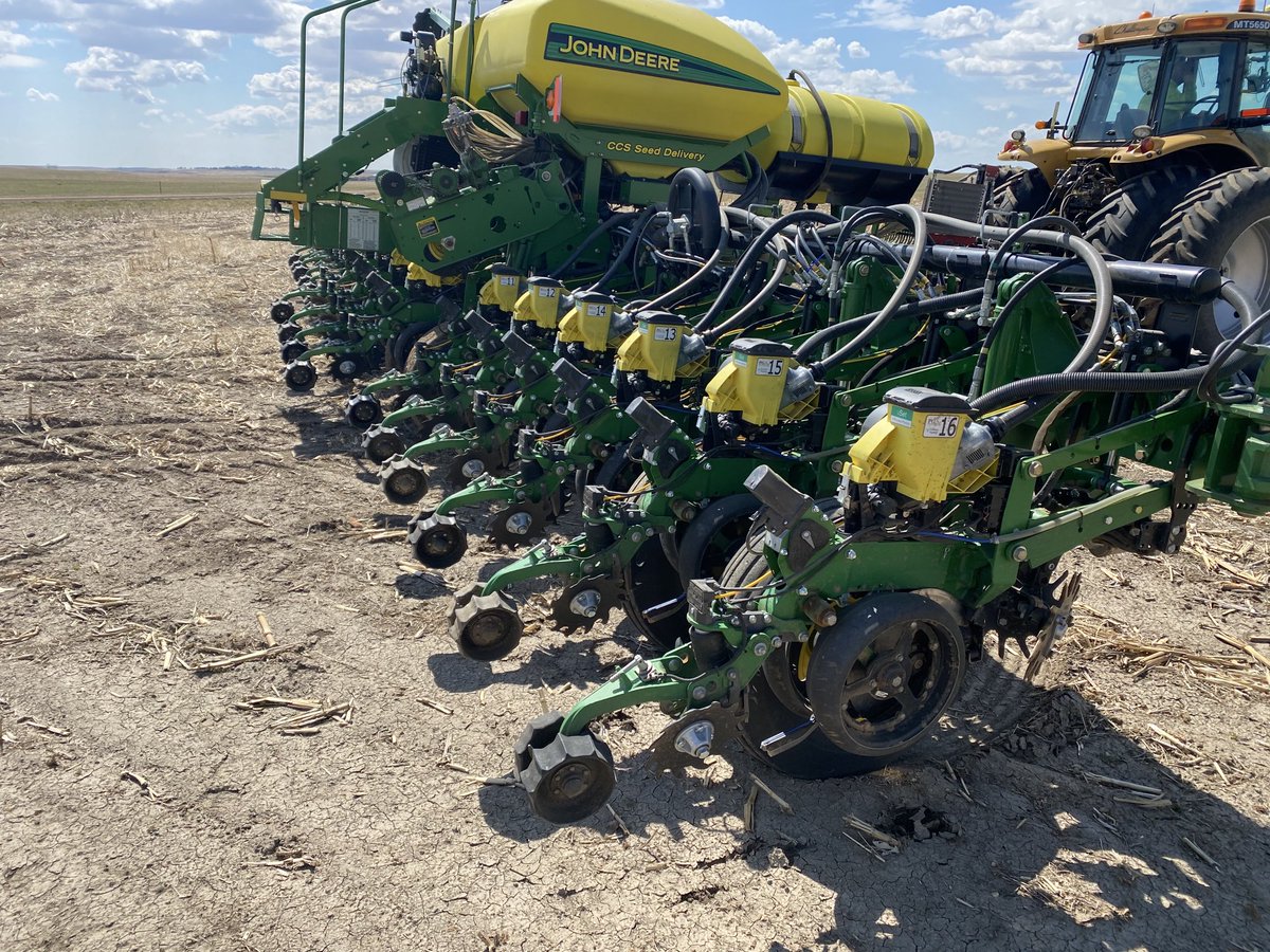 travismesser81's tweet photo. This ⁦@PrecisionPlant⁩ #SmartDepth #Furrowforce Combo is pretty amazing!!!  Especially in our uneven moisture and diverse soils ⁦@PlainsGrain⁩ https://t.co/oV5JPGGryP