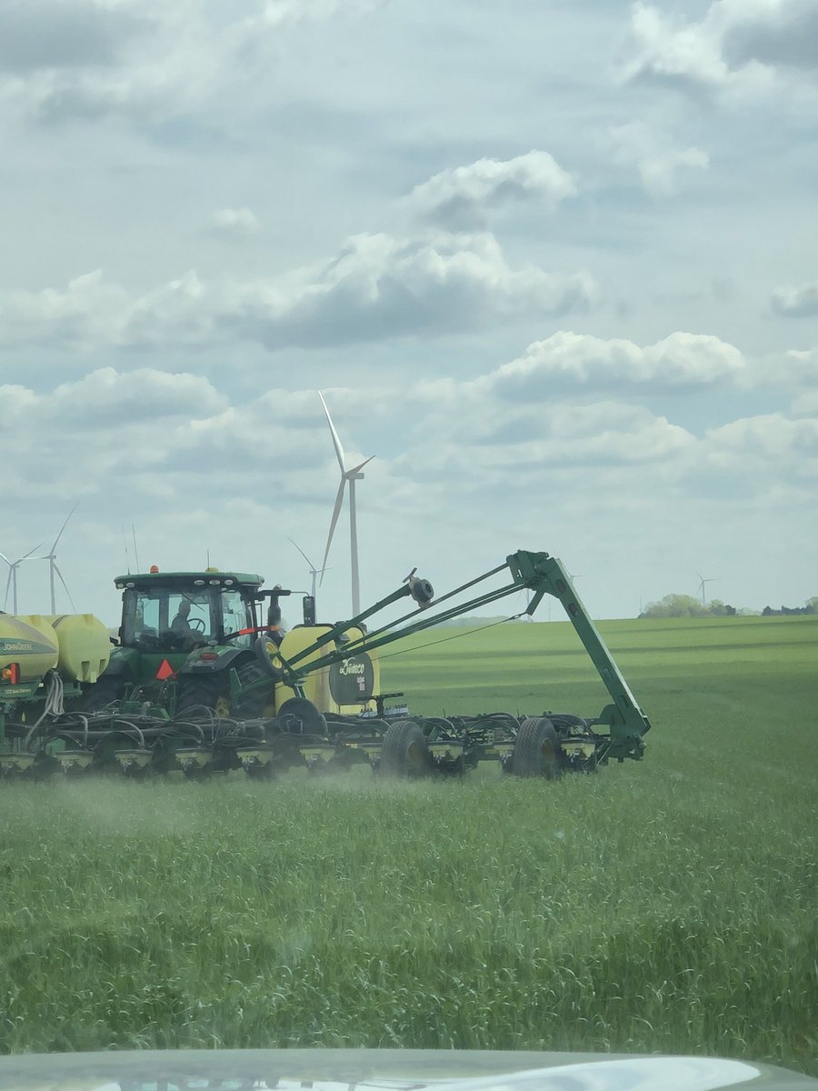 DamianSummers5's tweet photo. Finished #plant21 today. Snuck in the most important crop in the last 40 acres. Can’t wait for sweet corn season! https://t.co/00cIURUqVL