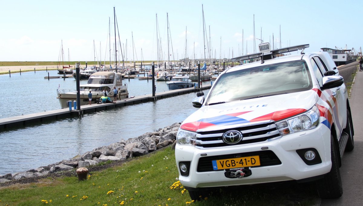 TEXEL - In de haven van Oudeschild is woensdagmiddag een man gewond geraakt.