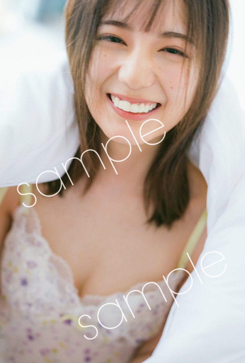 絵柄解禁👀／ 『#小坂菜緒 (#日向坂46) 1st写真集 君は誰?』の TSUTAYA