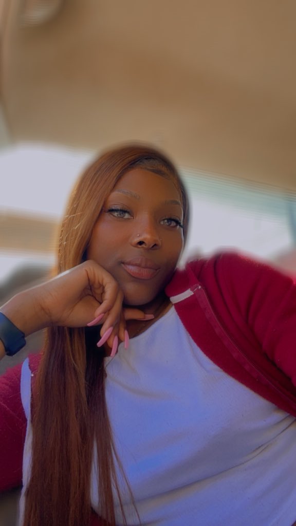 myjaaaa1's tweet photo. birthday slowing approaching 🥳💜 https://t.co/v5eyWMWACY
