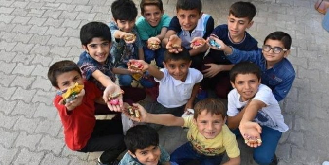 "Cân bula cânânını
Bayrâm o bayrâm ola
Kul bula sultânını
Bayrâm o bayrâm ola..."

#BayramımızMübarekOlsun 😊🍬