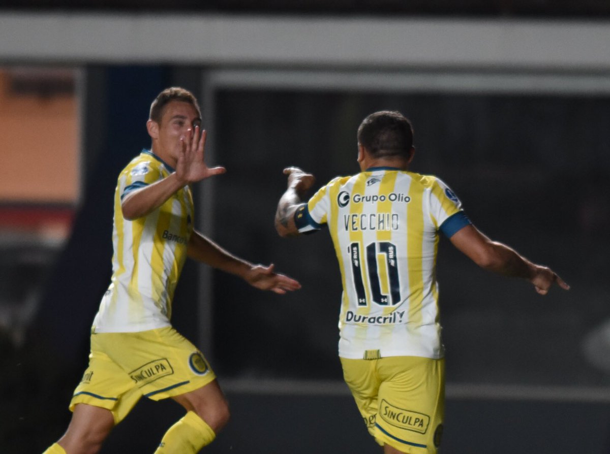 RosarioCentral's tweet photo. 😄✋🏼👈🏽 😁

#VamosCentral 💪🏽🇺🇦 https://t.co/7xI3m5uwtH
