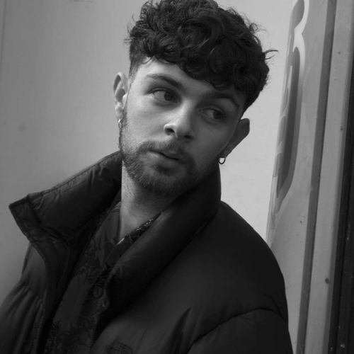 OnlyHitNP's tweet photo. [OnlyHitUS] #NowPlaying : Midnight Sky (Recorded at Hoxa HQ, London)
 by Tom Grennan Listen on the website: https://t.co/Q2ZfUngJan https://t.co/ZrHvvsvs5l
