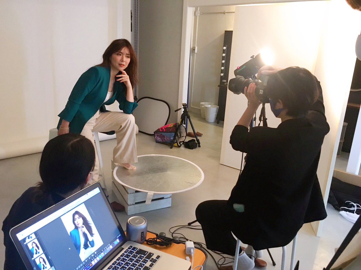 Maya_Fashion13's tweet photo. 撮影のオフショット。この撮影に来てくれたエミさん(@tanelin55 )は、プロフ写真が変わったことで、お仕事の案件が増えたそうです✨
「行動してたら引き寄せる」のお手本のような女性💓不安は行動で全て打ち消せる! https://t.co/aBMX7Obcm7