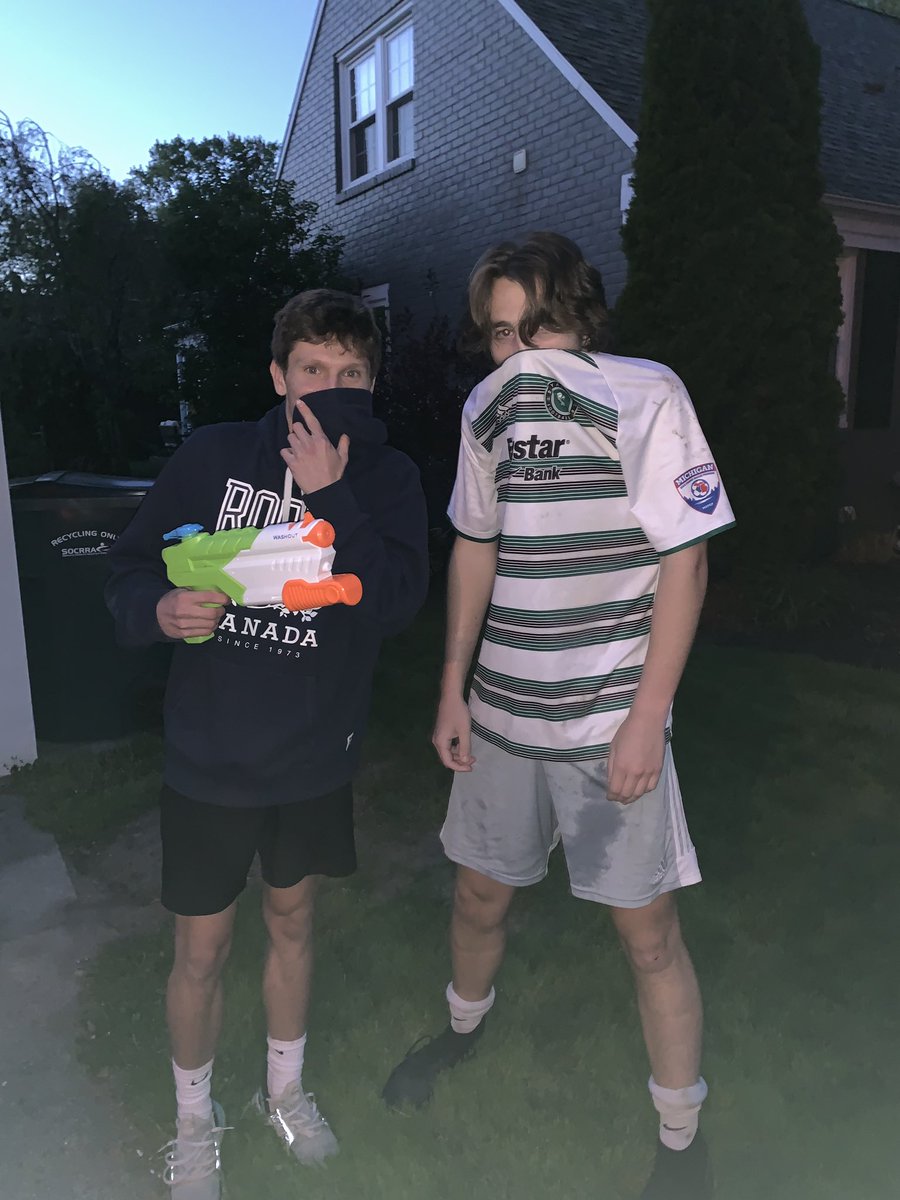 Hydro kids cause these boys are not playin no games ❗️

Strastke with the kill of terry while suit shopping #Selfie #Logangonebedrippedouttho
Schliecher with the kill of Krienbring post soccer #DoYouGuysHaveToSneezeorsumnLol 

They lead with 4 left while the alpha males have 3