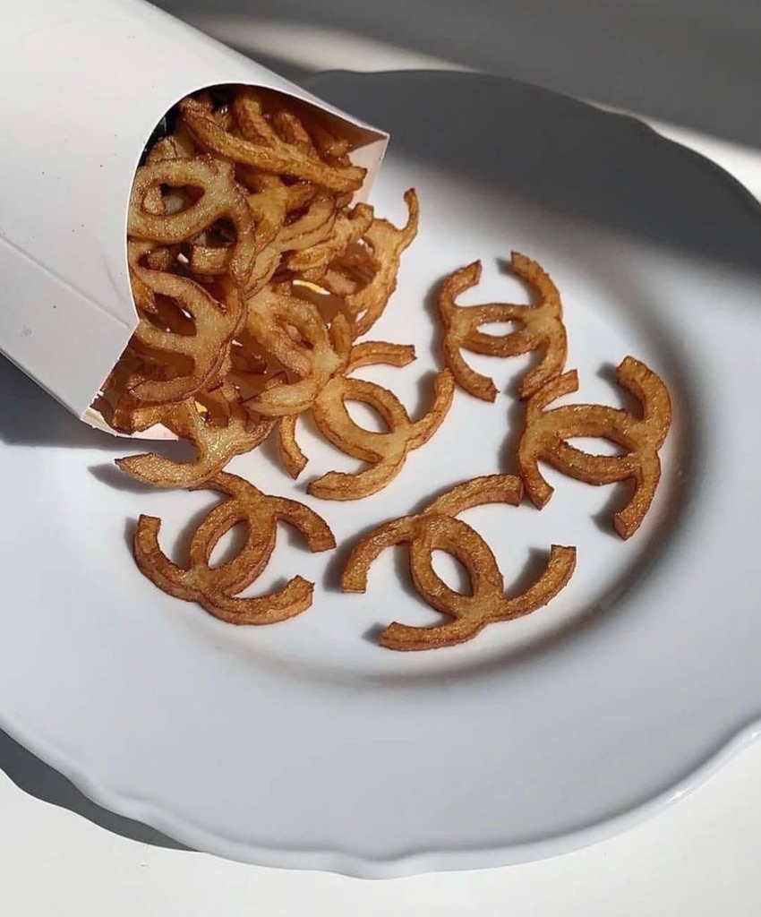 The two things we try our best to avoid in life; fast food and fast fashion 🍟

Image: @rags2richesdining
.
.
.
.
.
.
.
.
.
.
#ethicalfashionreview #ethicalfashion #ethicalfashionau #ethicalfashionaustralia #australianfashion #ethicalclothing #slowfas… instagr.am/p/COy-SoYn2mO/