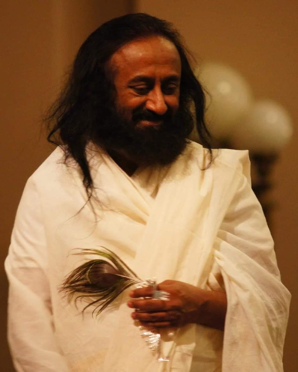 jainajgd's tweet photo. #ThankYouGurudev @SriSri An eternal inspiration, an infinite ocean of love &amp; compassion who has made millions walk the path of service, inner peace and fulfilment! https://t.co/T2Ny4A57ez
