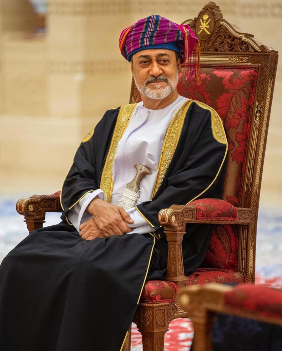 "مُعتصمين دائمًا تحت قيادته بوحدة الصف، والكلمة، والهدف، والمصير، متجنبين كل أسباب الشقاق والفرقة، والتنديد والتناحر، عاملين بقوله تعالى “وَلَا تَنَازَعُوا فَتَفْشَلُوا وَتَذْهَبَ رِيحُكُمْ ” صدق الله العظيم"
حفظك الله عزيزا مهابا شامخا كريما
#كل_عام_وانتم_بخير
