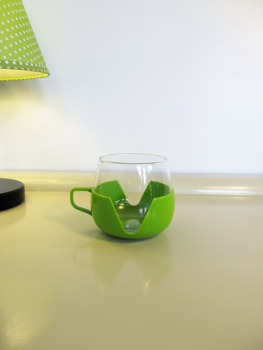 MaLanterne's tweet photo. 2 Vintage heat resistant glass and plastic cups Green color Made in Holland https://t.co/9SBbRmkgY9 #Mothersday #FREESHIPPING #Gifts #lockdown #Homedecor #covid19 #Vintage #Wedding #SPRING #MOMGIFTS #RetroCups https://t.co/uHVRcLdToG