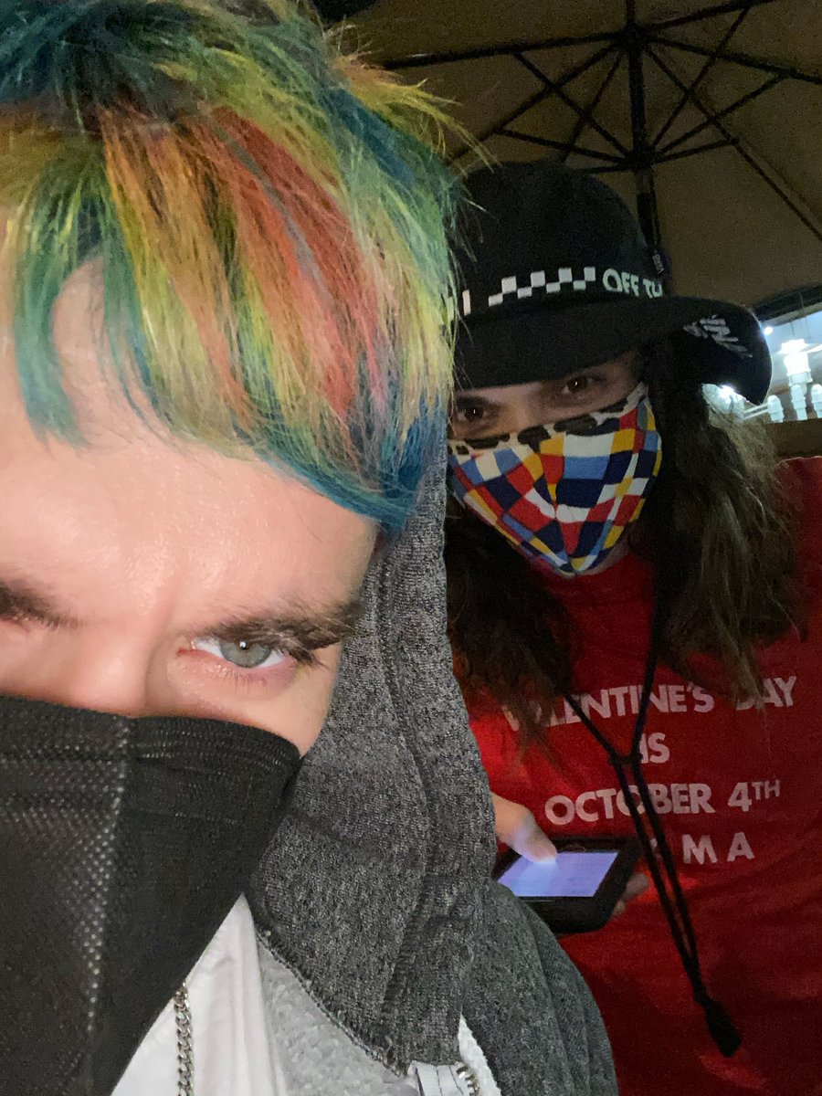 waterparks's tweet photo. STANDING NEXT TO A CUTIE PIE! HATE IT! 

STREAM JUST KIDDING. AS SOON AS IT HITS A MILLION I’LL GO LIVE AND LEAK ANOTHER GH SONG THERE ARE NO MORE RULES IN THIS LIFE!!!!!!!!!

STREAM HERE AND IM GONNA READ OTTO EVERY REPLY: https://t.co/2Yq2N6bVsd https://t.co/kxhkEsq6Z0