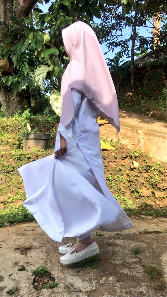 tamireci98's tweet photo. To those who can't celebrate this Eid with the loved ones, please be strong and be patient because Allah is with those who are patient💙
Sending you a warmth Eid greeting, may Allah make everything easy for you💙 https://t.co/9VWKAdJlq6