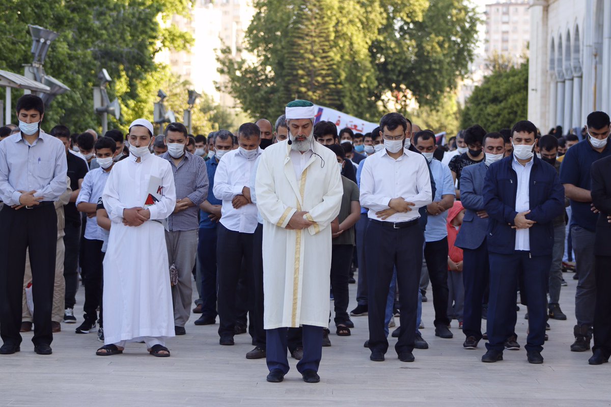 MedyaFurkan's tweet photo. Alparslan Kuytul Hocaefendi ve Furkan Gönüllüleri, Adana Merkez Camide Filistin şehitleri için gıyabi cenaze namazı kıldılar.

#EidMubarak
#freepalastine
#RamazanBayramı https://t.co/ChZ1Khid9v