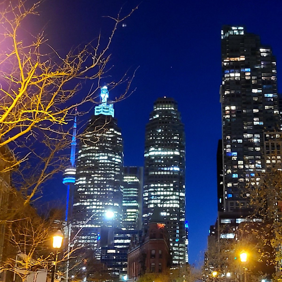 C4core's tweet photo. The CN Tower is light blue and teal for #InternationalNursesDay 💙
#WeAnswerTheCall
#imagesoftoronto #lovettoronto #citylife #nightlife #nurses #TorontoLife #Toronto #blue #InternationalNursesDay #streetsoftoronto #Canada #cityphotography @todotoronto @MyTOF #CNTower https://t.co/GjzgOcHT67