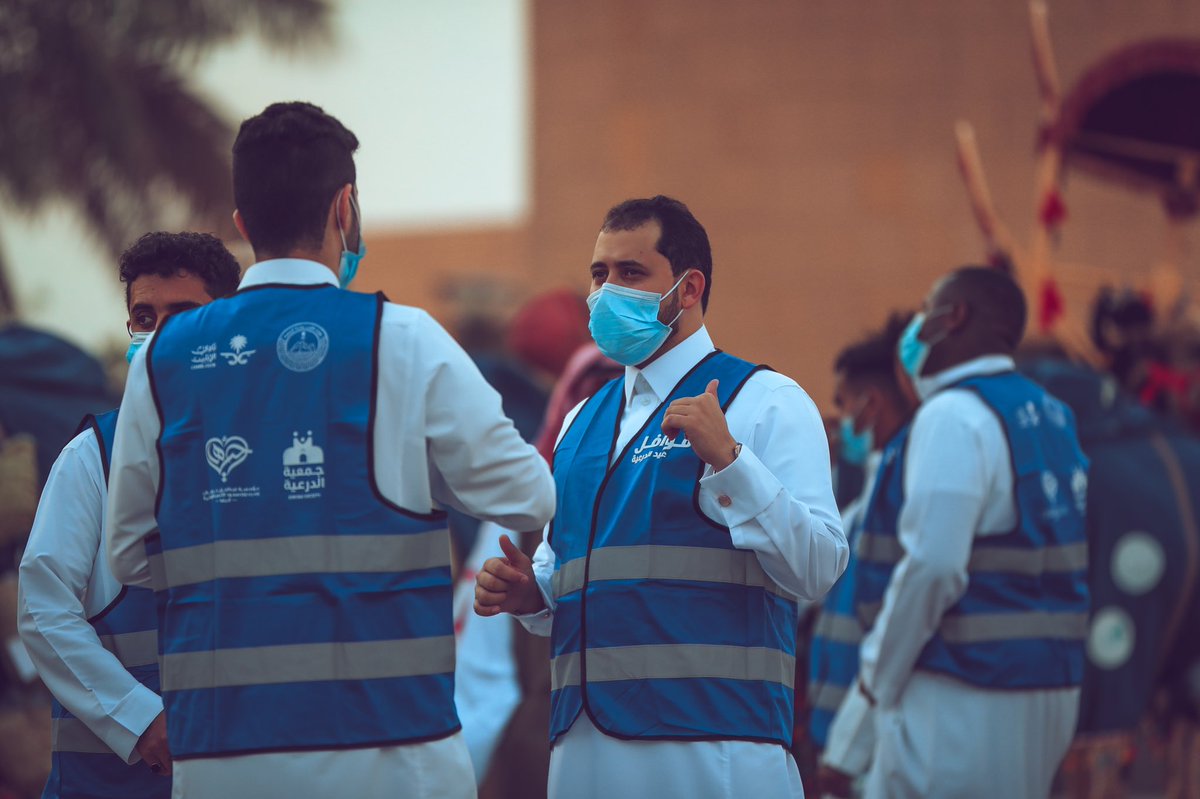 DGDA_SA's tweet photo. تزامن خلالها توزيع آلاف الهدايا والحلويات لأحفاد أرض الملوك والأبطال؛
قافلة الابل تحتفي بـ #عيد_الدرعية. 

بالشراكة مع نادي الابل @CamelClub ومؤسسة أحياها الانسانية وجمعية الدرعية.
#قافلة_الدرعية https://t.co/SobuNx7WXl