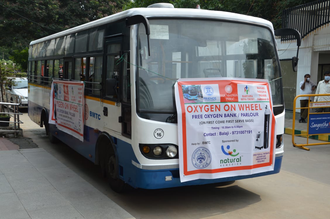 BMTC_BENGALURU's tweet photo. ತುರ್ತು ಆಕ್ಸಿಜನ್ ಸೌಲಭ್ಯಕ್ಕೆ 'ಆಕ್ಸಿಜನ್ ಆನ್ ವೀಲ್ಸ್'  ಬಸ್

ಕೋವಿಡ್ ಸಾಂಕ್ರಾಮಿಕ ರೋಗ ದಿನೇ ದಿನೇ ಹೆಚ್ಚಾಗುತ್ತಿದ್ದು, ಆಕ್ಸಿಜನ್ ಕೊರತೆ ನೀಗಿಸಲು  ಫೌಂಡೇಶನ್ ಆಫ್ ಇಂಡಿಯಾ ಎಂಬ ಸ್ವಯಂ ಸೇವಾ ಸಂಸ್ಥೆಯ ಸಹಭಾಗಿತ್ವದಲ್ಲಿ, https://t.co/oypcZlL6TS